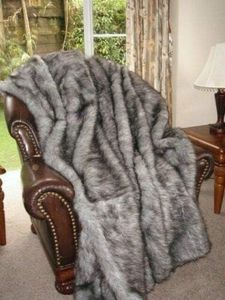 Starose Faux Fox Fur Throw Fake Fox Fur Blanket Grey Bedspread Coverlet 250x260cm King Size Fake Fur Bed Throw Blanket