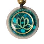 Orgone Necklace Lotus Flower - Healing Crystals - SBB Coil -Orgonite Pendant o Choker with Turquoise, Moonstone and Rose Quartz, Meditation, Yoga Woman Handmade, Arte Orgones