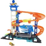Hot Wheels™ Track Set and 1:64 Scale Toy Car, Multi-Level Playset with Shark Nemesis Challenge, City Shark Escape Playset 