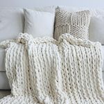 Maetoow Chunky Knit Blanket Throw, Handmade Warm & Cozy Blanket Couch, Bed, Home Decor, Soft Breathable Fleece Banket, Boho Thick Blankets and Giant Yarn Throws 50×60 Inch，Cream