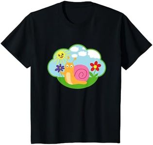 Enfant Escargot sur une prairie de fleurs dans un jardin ensoleillé T-Shirt