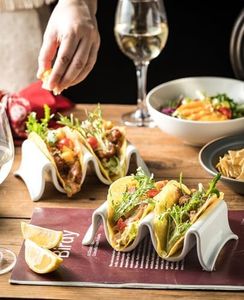 MISSYSSIM Taco Holder, Porcelain Taco Tray with Handles, Perfect for Keeping Tacos in Place, Serving Dish for Entertraining, Taco Shell Holds 4 Taco, Set of 2
