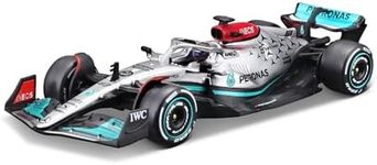 Bburago B18-38066R Formula 1 MB W13 E Performance (2022) with Helmet Russell 1:43 Scale Die-Cast Collectible Race Car, Model, Sport, pre-Built, Assorted Colours