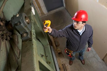 Fluke 62 Max Infrared Thermometer – Handheld Non-Contact Temperature Sensor