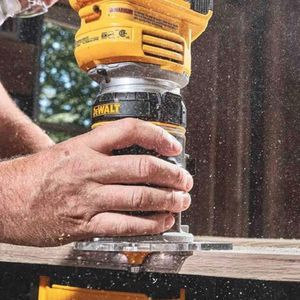 DeWalt 18V XR Cordless Router – Compact Handheld Power Tool