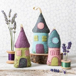 Wizardi Felt Craft Kit - Lavender Houses BRHOU3L Corinne Lapierre
