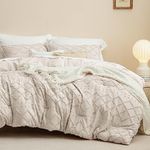 Bedsure Oversized Queen Comforter Set - Beige Comforter, Boho Tufted Shabby Chic Bedding Comforter Set, 3 Pieces Vintage Farmhouse Bed Set for All Seasons, Fluffy Soft Bedding Set with 2 Pillow Shams