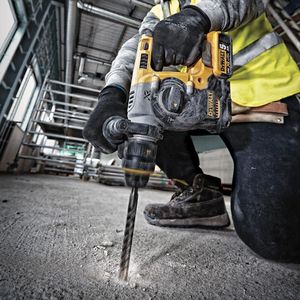 DEWALT 18V XR Brushless SDS-Plus Hammer – 2x5Ah Batteries, 24mm, 2kg
