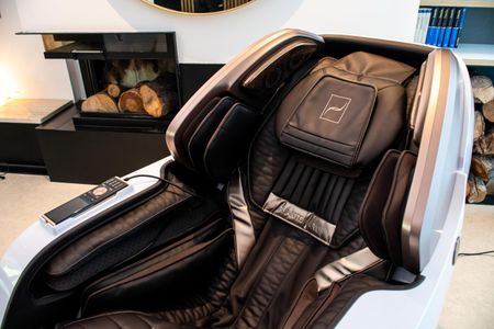 Global Relax Centurion Phantom 8D Massage Chair – Full Body Recliner