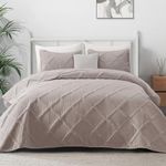 Exclusivo Mezcla Quilt Set Queen Size, Soft Modern Striped Light Grey Full Queen Quilt Bedding Set for All Seasons, 3 Pieces Lightweight Quilt Bedspread Coverlet Set (1 Quilt, 2 Pillow Shams)