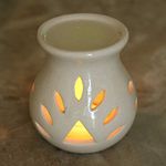 Pure Source India Ceramic Clay Candle Operated Aroma Burner|Oil Diffuser Coming with 1 Tea Candle (Ivory White; 9 Cm)