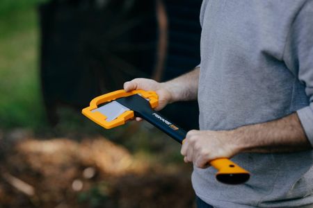 Fiskars X11 Splitting Axe – 1.1kg Lightweight Wood Chopper
