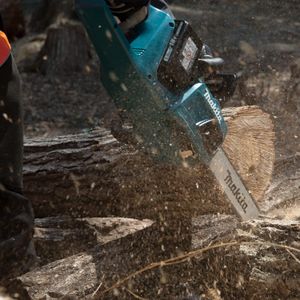Makita 40cm Cordless Chainsaw – Lightweight Electric Saw