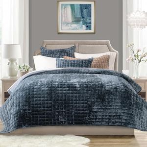 RECYCO Luxury Velvet Quilt Set, California King 118'' x 106'' Oversized Bedspread, Ultra Soft Velvet Comforter, Lightweight Box Stitch Bedding Sets for All Season, with 2 Shams, Stormy Blue