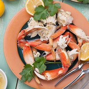 Cameron's Seafood Colossal Dungeness Crab Legs (9 LBS.)