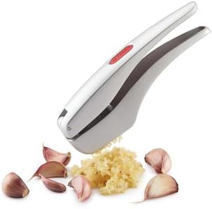 Zyliss Susi 3 Garlic Press - Aluminium Press with Built-In Cleaning Tool - Garlic Crusher, Mincer & Peeler for Unpeeled Cloves