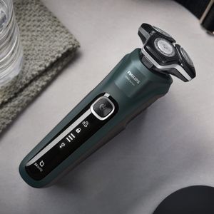 Philips Series 5000 Men’s Electric Shaver – Wet & Dry Razor