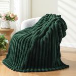 NEWCOSPLAY Super Soft Throw Blanket Dark Green Premium Silky Flannel Fleece 3D Ribbed Jacquard Lightweight Bed Blanket All Season Use (Dark Green Ribbed, Throw(50"x60"))