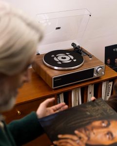 Qlearsoul ONE-Q Vinyl Record Player – Turntable with Modern Design