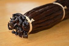 Exotic Vanilla Indian Vanilla Beans, 100g | Gourmet Grade Vanilla Pods 15–20 cm | Plump, Oily & Aromatic | Vanilla Beans for Baking, Desserts & Homemade Vanilla Extract