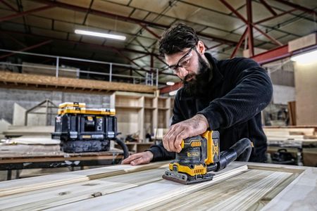 DEWALT 18V XR Cordless Palm Sander – Compact Power Tool