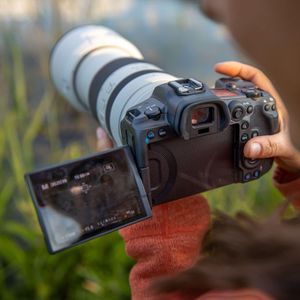 Canon EOS R5 Mirrorless Camera – Full-Frame 45MP Digital