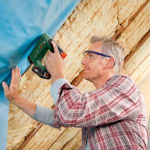 Bosch 18V Cordless Staple Gun – UniversalTacker for Wood, 1000 Staples